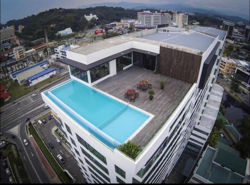 Sky Suite Top Floor With Rooftop Pool & Gym Kota Kinabalu Zewnętrze zdjęcie